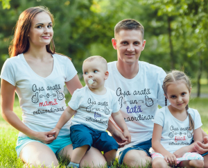 Tricouri Personalizate - Set 4 Tricouri Personalizate Familie - Mama Tata Si Copii Extraordinari