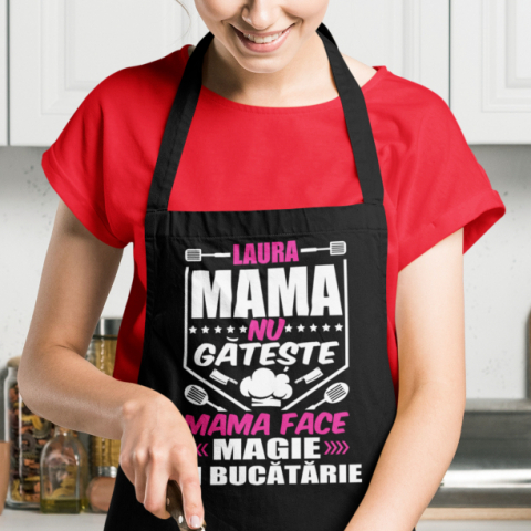 Sorturi Personalizate - Sort Personalizat - Mama face magie in bucatarie + nume