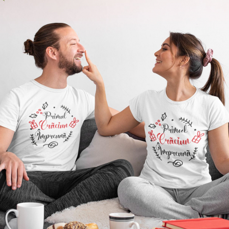 Tricouri Cuplu - Set 2 Tricouri Cuplu Personalizate - Primul Craciun Impreuna Coronita  