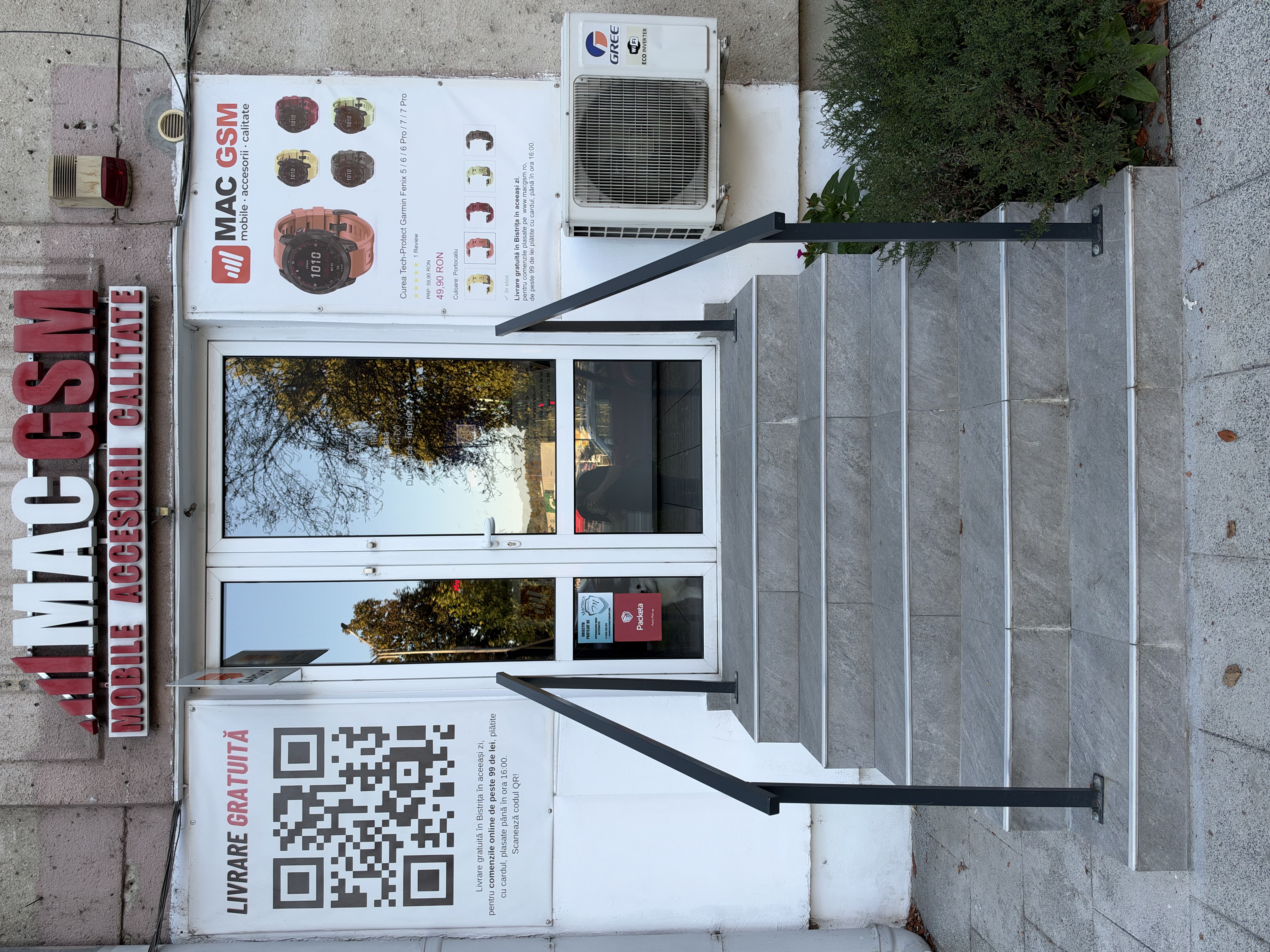 Fațada magazinului Mac GSM de pe Bulevardul Independenței 64C din Bistrița, vis-à-vis de Kaufland