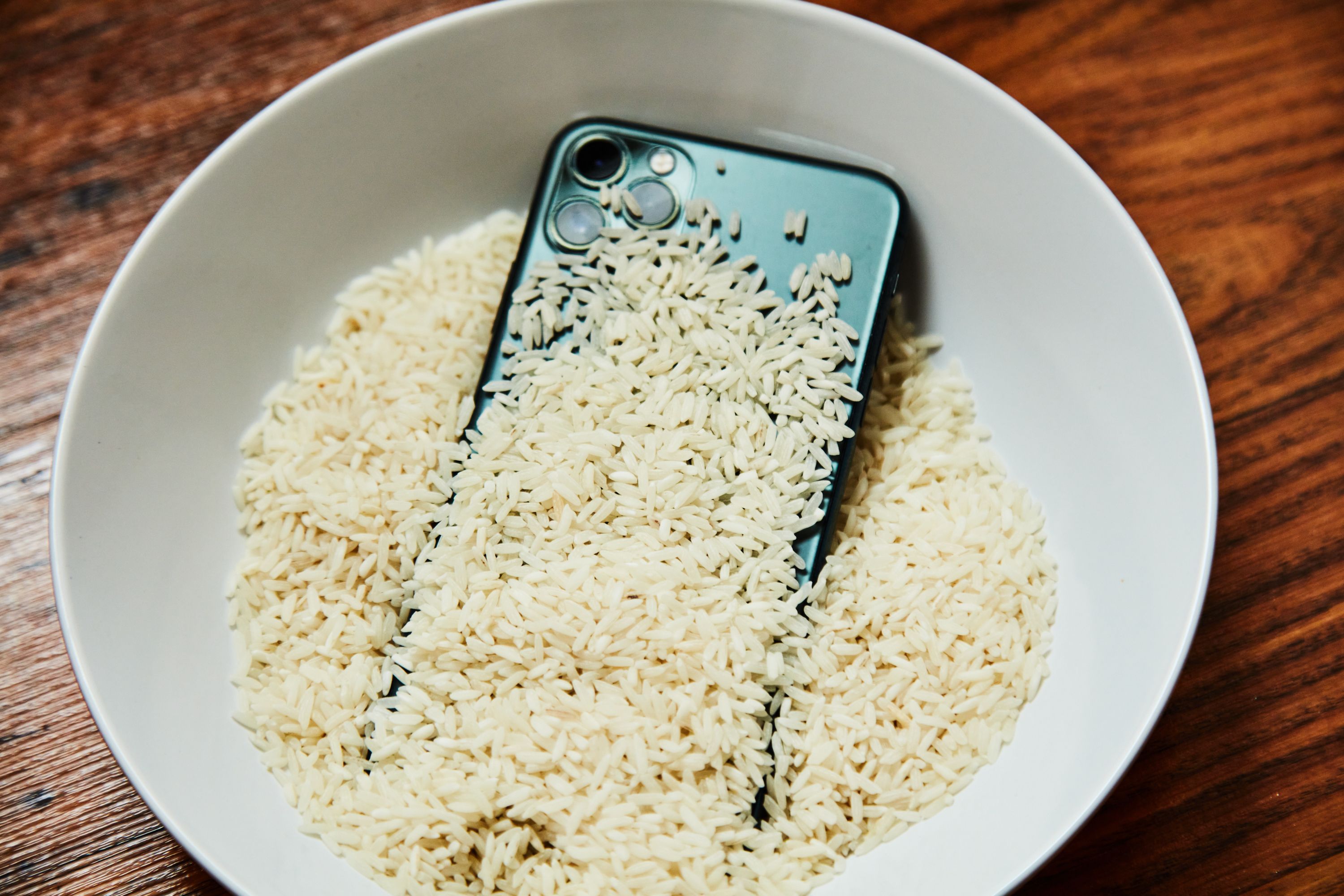 Renunta la orez pentru indepartarea apei din telefonul tau