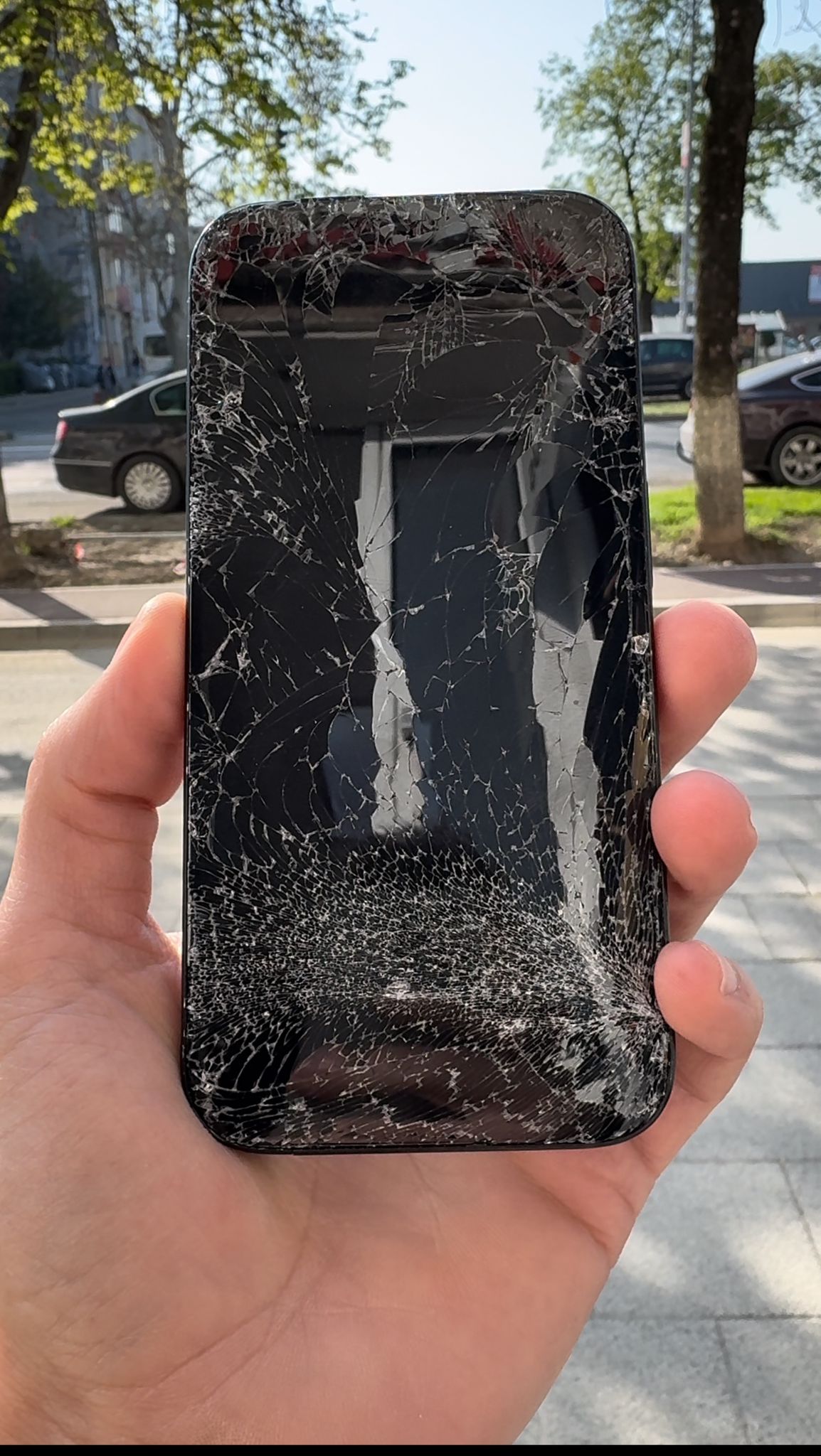 Cum îți poți recupera datele dintr-un telefon spart