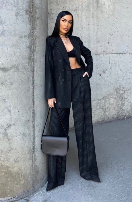 Costum negru elegant, cu dungi, oversized, din stofa – sacou lung și pantaloni largi [2]