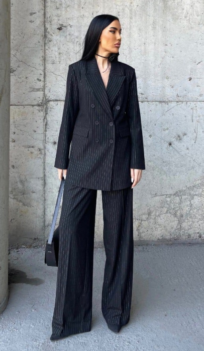 Costum negru elegant, cu dungi, oversized, din stofa – sacou lung și pantaloni largi [3]