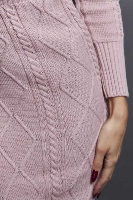 Rochie tricotata cu model in relief, roz, mulata pe corp [4]