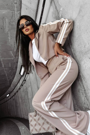 CELE MAI NOI PRODUSE - Compleu Smart Casual Crem cu Dungi Laterale – Sacou Crop și Pantaloni Largi pentru Toamna