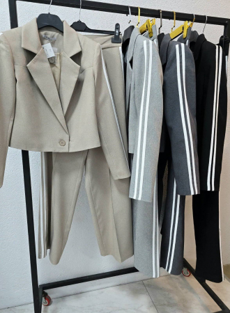 Compleu Smart Casual Gri Inchis cu Dungi Laterale – Sacou Crop și Pantaloni Largi pentru Toamna [1]
