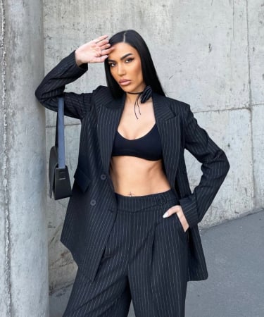 CELE MAI NOI PRODUSE - Costum negru elegant, cu dungi, oversized, din stofa – sacou lung și pantaloni largi