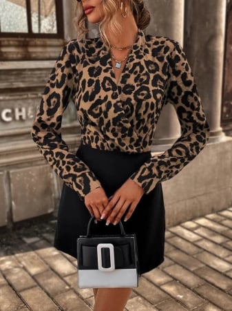 Rochie mini cu animal print si model petrecut la bust [1]