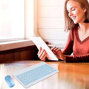 Tastatură și mouse wireless compacte si silentioase – Compatibilitate extinsă