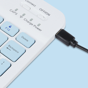Tastatură și mouse wireless compacte si silentioase – Compatibilitate extinsă