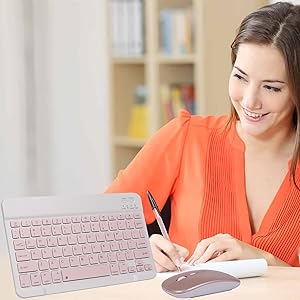 Tastatură și mouse wireless compacte si silentioase – Compatibilitate extinsă