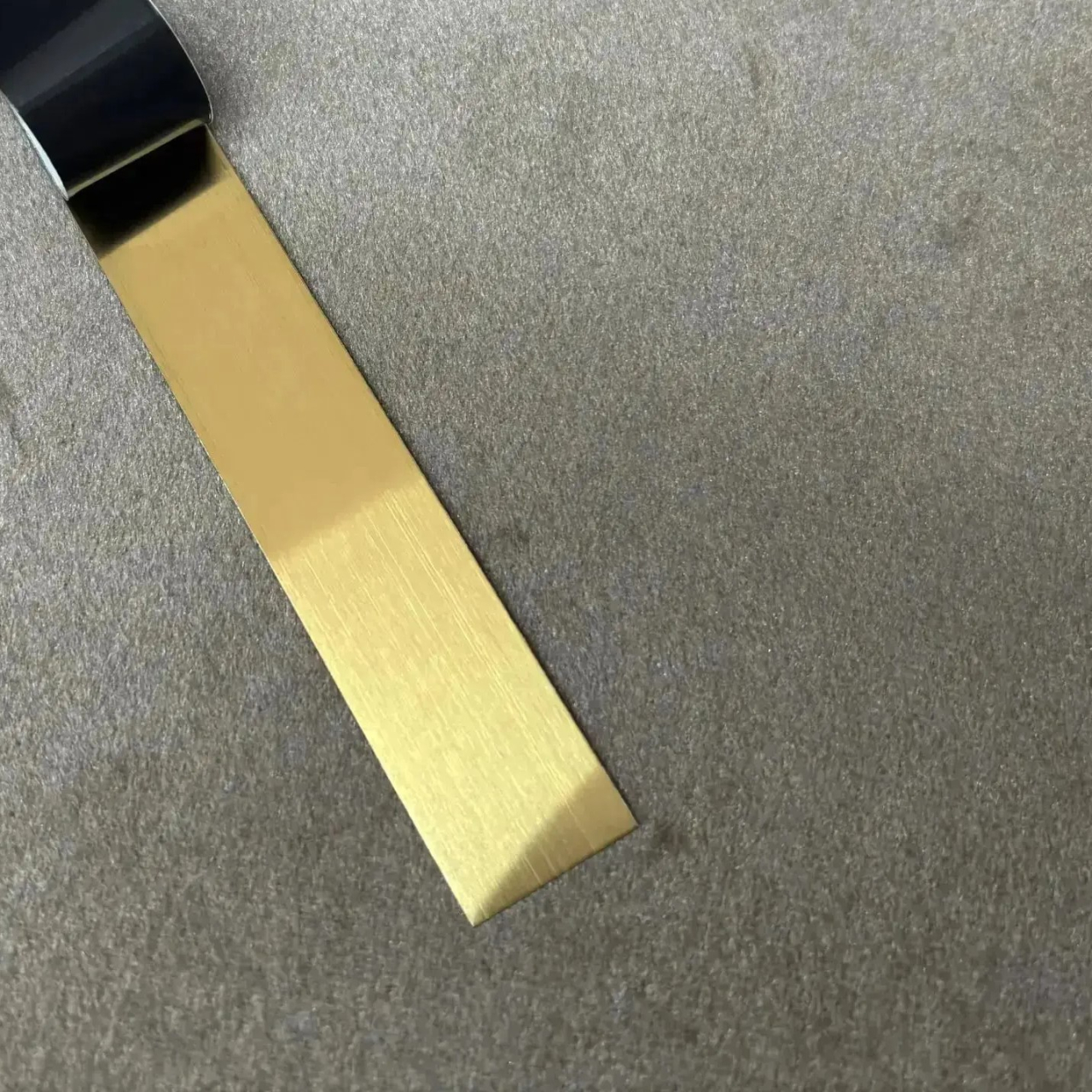 Bandă decorativă adezivă inox auriu mat periat [4]