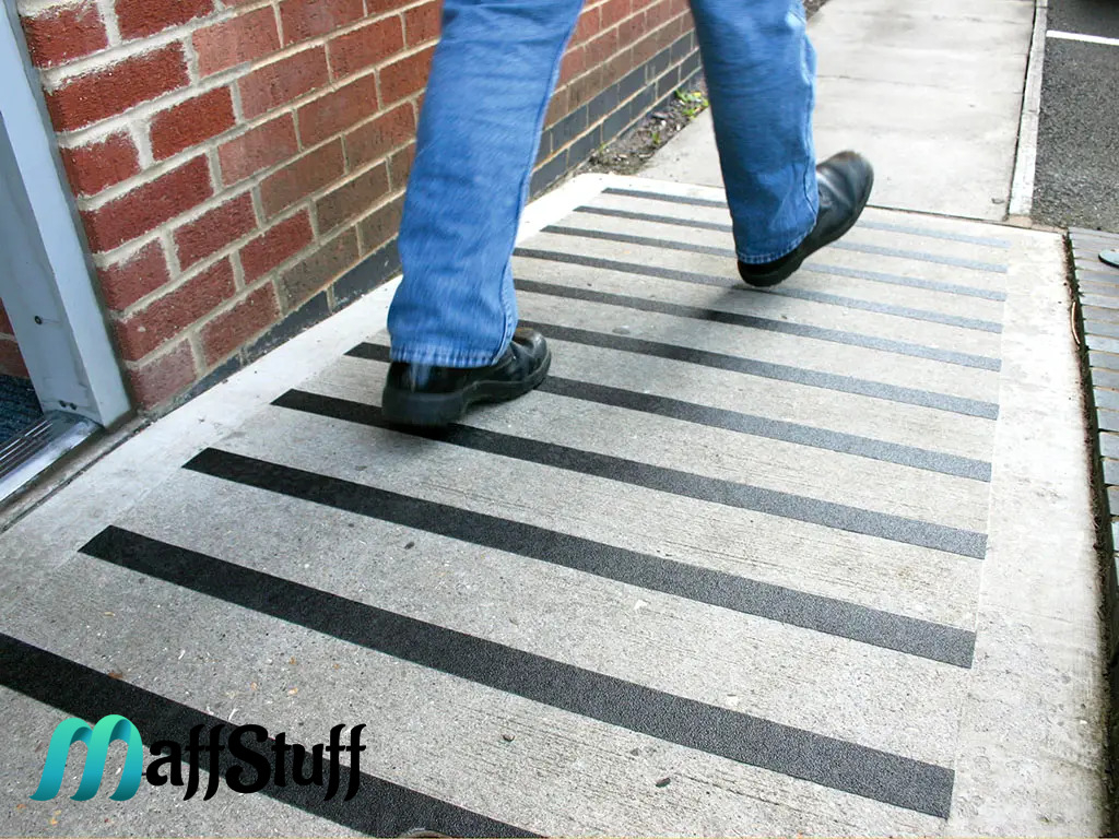 banda antiderapanta autoadeziva abraziva negru MaffStuff [7]