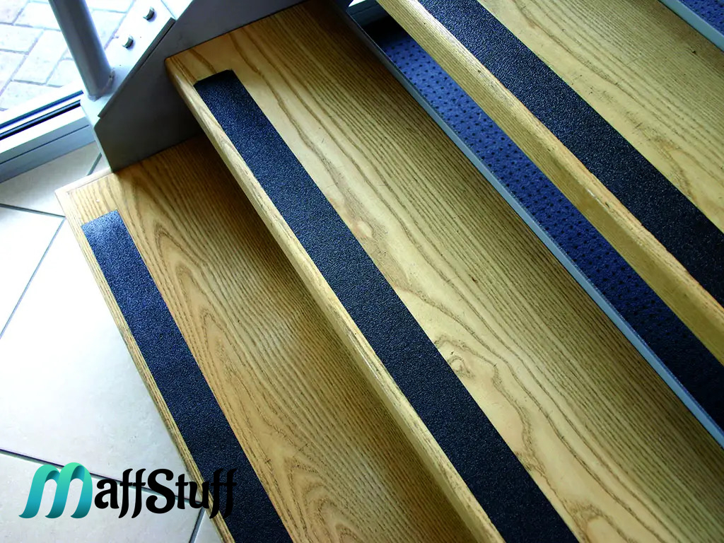 banda antiderapanta autoadeziva abraziva negru MaffStuff [6]