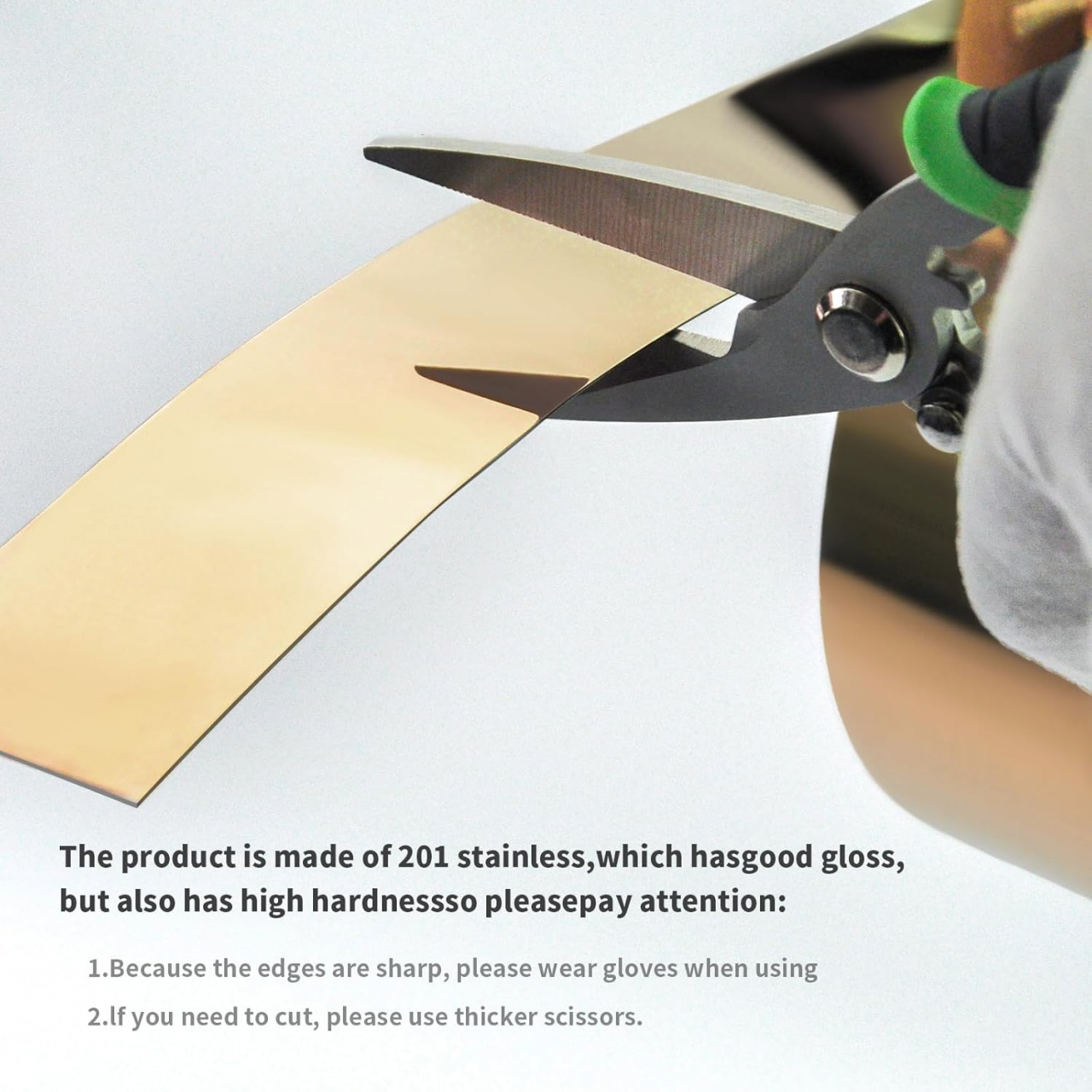 banda-decorativa-auriu-perete-modern