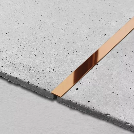Bandă decorativă autoadezivă rose gold – 500 cm, din oțel inoxidabil cu adeziv 3M – finisaj lucios pentru mobilă, pereți și decorațiuni interioare. [26]