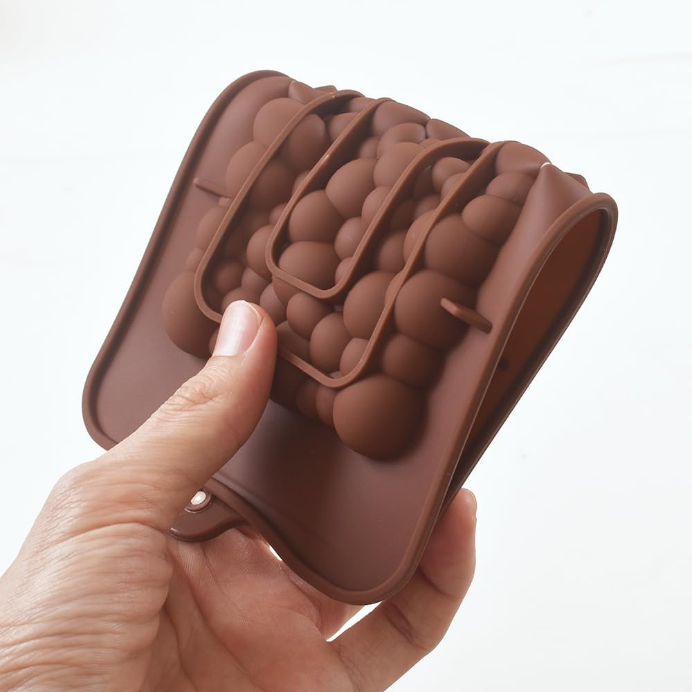 Creează deserturi fine cu forma din silicon alimentar pentru ciocolată Dubai cu umplutură de cataif. Dimensiuni 25x13 cm, material antiaderent și flexibil, ideală pentru praline, bomboane și ciocolată artizanală. Reutilizabilă, ușor de curățat și fără BPA. [11]