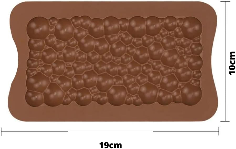 Creează deserturi fine cu forma din silicon alimentar pentru ciocolată Dubai cu umplutură de cataif. Dimensiuni 25x13 cm, material antiaderent și flexibil, ideală pentru praline, bomboane și ciocolată artizanală. Reutilizabilă, ușor de curățat și fără BPA. [10]