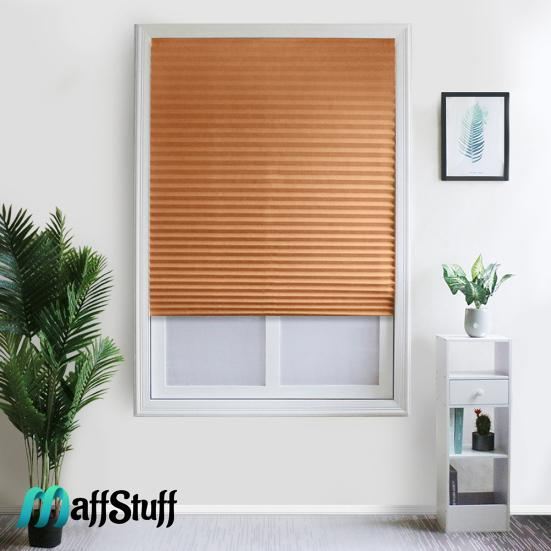 Jaluzea fereastră PVC Jaluzea textilă autoadezivă Prindere ușoară pentru jaluzea Jaluzele decorative pentru ferestre Întunecare ferestre PVC Îmbunătățire ambient interior Înfrumusețare fereastră PVC Împrospătare decor fereastră Decorațiuni pentru ferestre din PVC Jaluzele autoadezive de calitate Ambiente confortabil în locuință Design interior cu jaluzele [15]