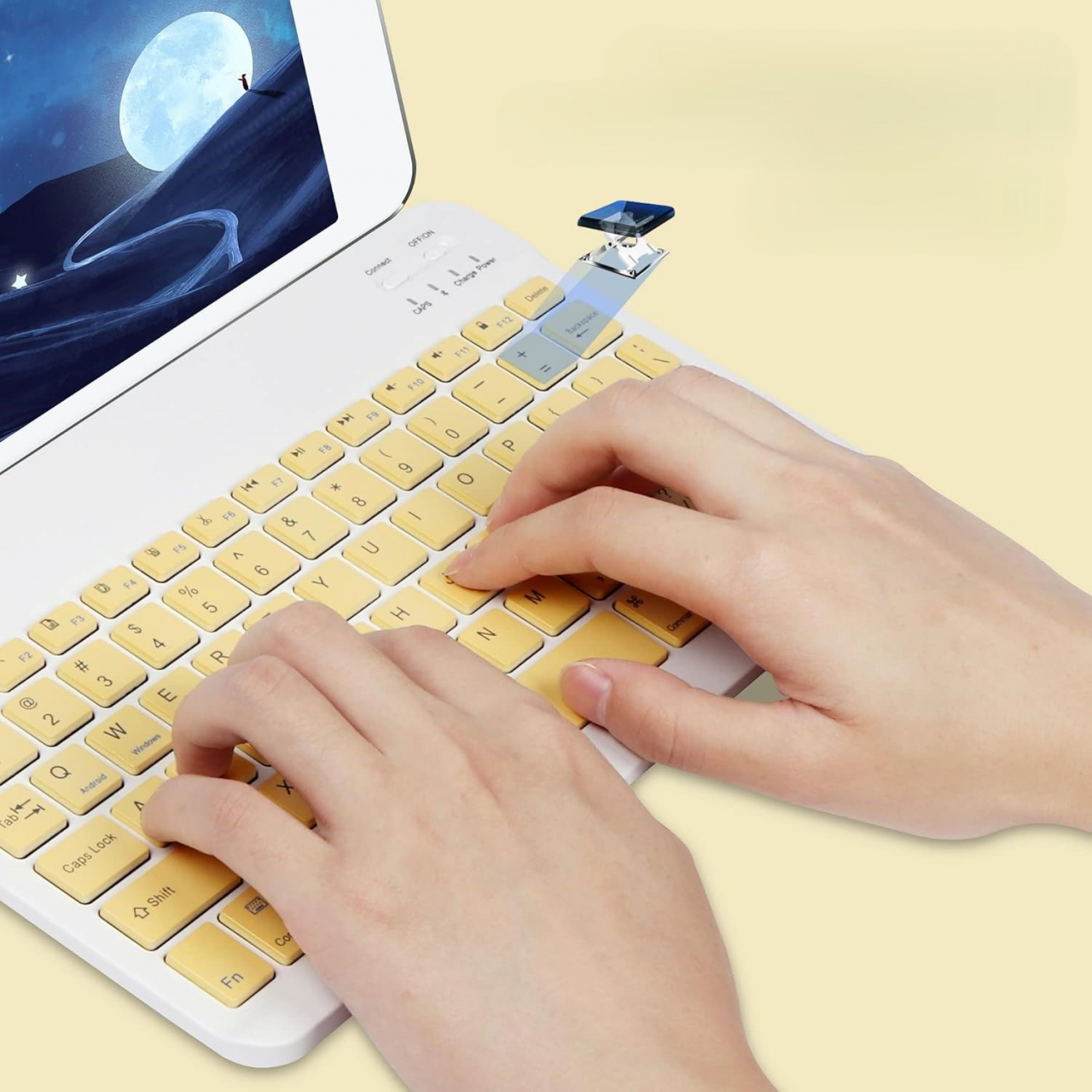 Set Tastatură și Mouse Wireless – Bluetooth, Silențios, Ultra-Subțire, Compatibil PC, Laptop, Android, iOS, Windows – Culoare Galben Crem [8]