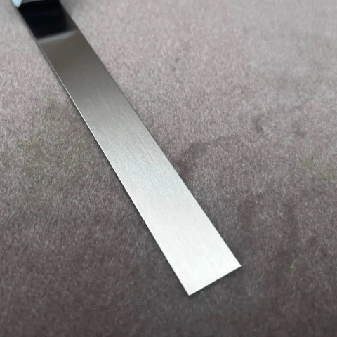 Bandă decorativă adezivă inox argintiu periat brushed silver [2]