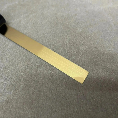 Bandă decorativă adezivă inox auriu mat periat [1]