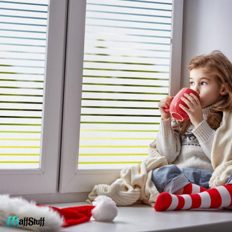 Folie Decorativa Pentru Geam, Dungi Mate Pentru Intimitate si Protectie Solara, Folie Decorativa Pentru Geam Folie autocolanta geam Folie Geam Folie autocolanta geam termopan Folie geam sa nu se vada din exterior Folie geam termopan sa nu se vada in casa Folie sablata Folie mata pentru geam Folie adeziva pentru geam [1]