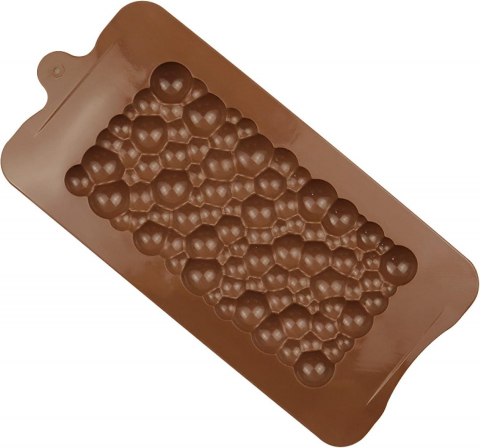 Creează deserturi fine cu forma din silicon alimentar pentru ciocolată Dubai cu umplutură de cataif. Dimensiuni 25x13 cm, material antiaderent și flexibil, ideală pentru praline, bomboane și ciocolată artizanală. Reutilizabilă, ușor de curățat și fără BPA. [7]