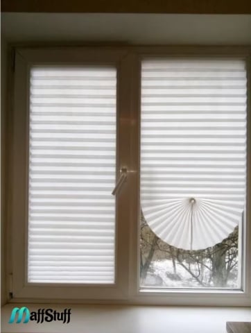 Jaluzea fereastră PVC Jaluzea textilă autoadezivă Prindere ușoară pentru jaluzea Jaluzele decorative pentru ferestre Întunecare ferestre PVC Îmbunătățire ambient interior Înfrumusețare fereastră PVC Împrospătare decor fereastră Decorațiuni pentru ferestre din PVC Jaluzele autoadezive de calitate Ambiente confortabil în locuință Design interior cu jaluzele [14]
