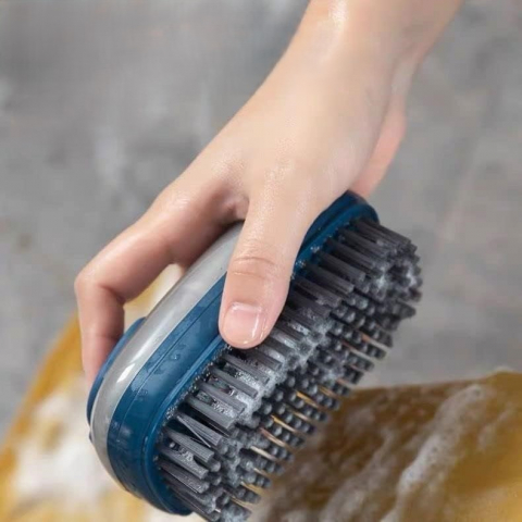 Perie cu Recipient pentru Detergent – Ideală pentru Curățarea Covoarelor, Hainelor și Suprafețelor [1]