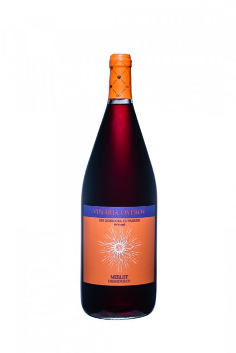 Vinaria Ostrov  1 5 L Pinot Noir Demidulce [1]