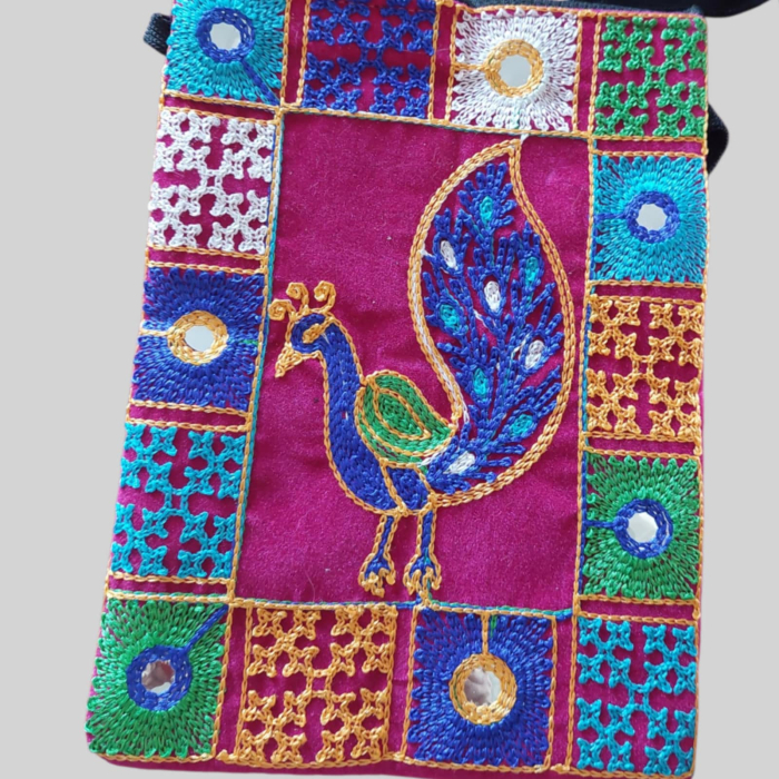 Gentuta din material textil si paun brodat [2]