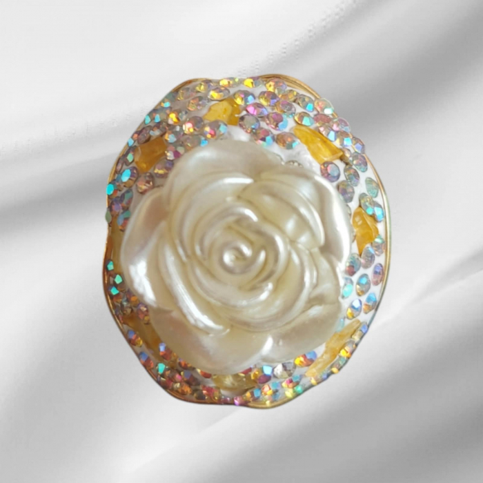 Inel Reglabil Oval din Metal Gablont cu Trandafir Alb si Strasuri Colorate [2]