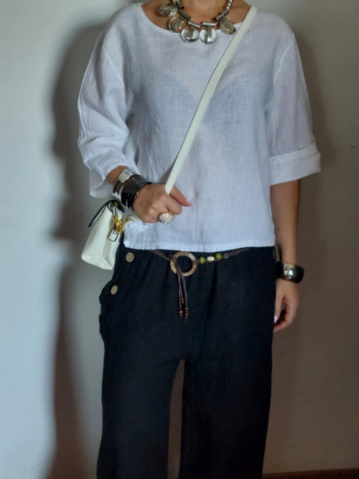 Pantaloni pe Fond Negru din In Croi Larg si Buzunare Laterale [1]