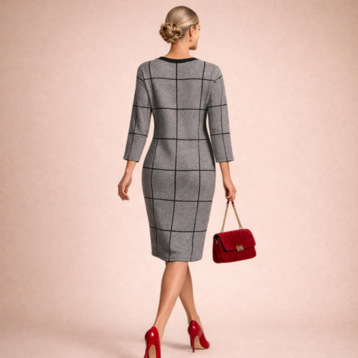 Rochie groasa cu carouri mari negre si maneci trei sferturi [2]