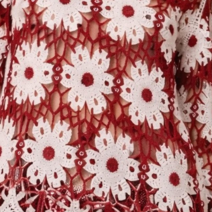 Bluza croseta alb-crem cu motive florale si insertii visinii [3]