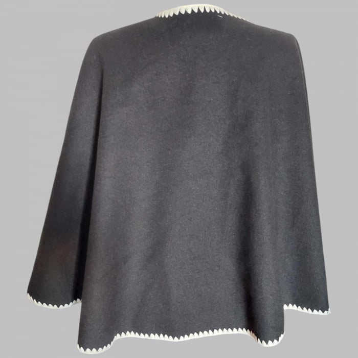 poncho-pentru-sezon-rece-brodat-pe-margini [4]