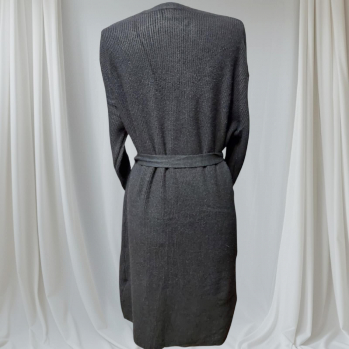 cardigan-negru-tricotat-cu-buzunare-din-blana-ecologica [2]