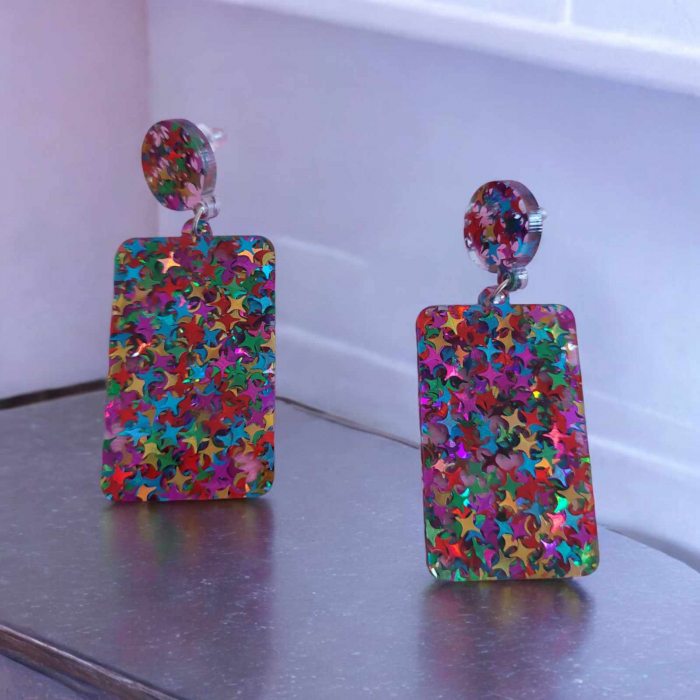 cercei-de-vara-din-plastic-si-stelute-multicolore [1]