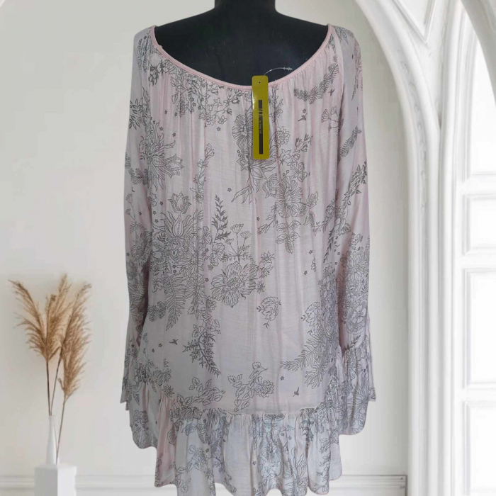 bluza-din-bumbac-si-decolteu-generos-cu-volane [2]