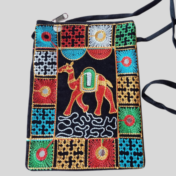 Gentuta tip borseta din material textil si camila  brodata [2]