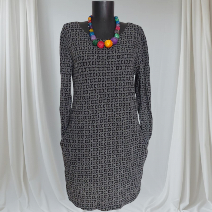 rochie-pentru-sezon-rece-cu-model-si-buzunare-ascunse [4]