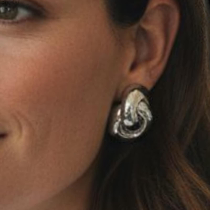 Cercei statement argintii in forma de nod elegant [3]