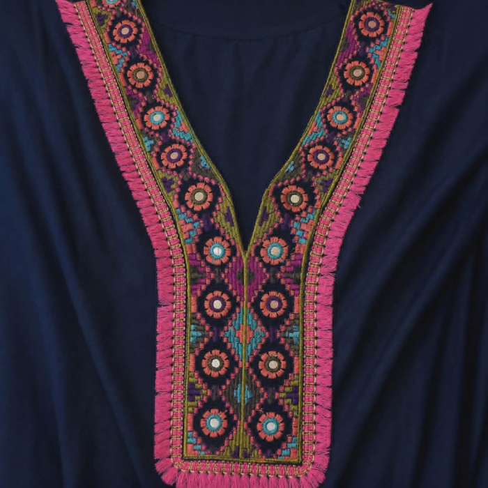 Kaftan amplu trei sferturi albastru inchis din vascoza cu ciucuri colorate pe margini [2]