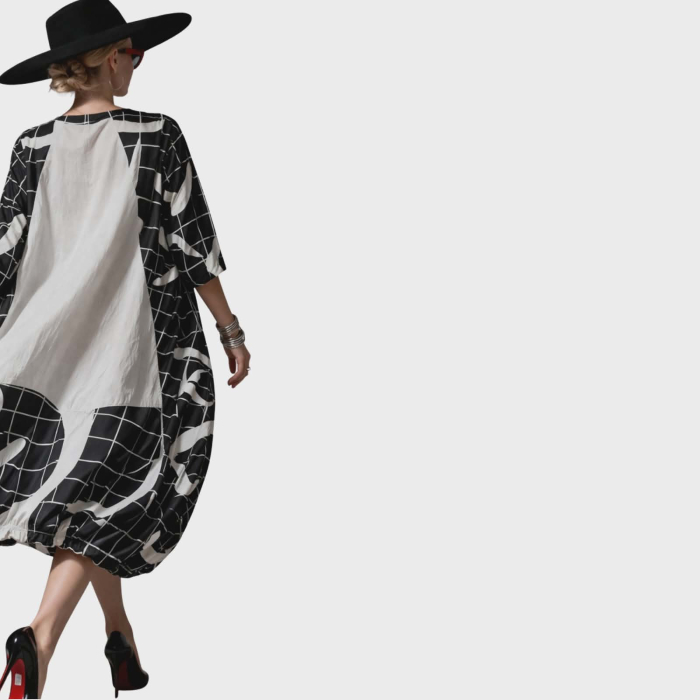 Rochie din bumbac si imprimeu alb si negru cu croi gogosar [4]