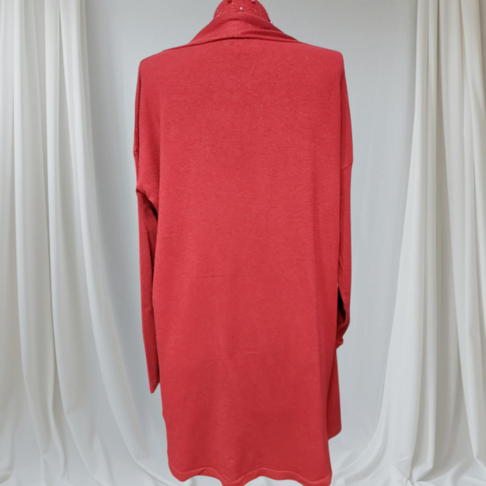 pulover-cardigan-visiniu-cu-perle-roz-pe-partea-din-fata [4]
