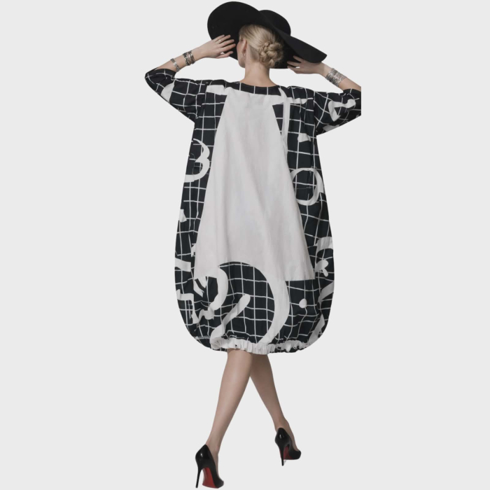 Rochie din bumbac si imprimeu alb si negru cu croi gogosar [2]