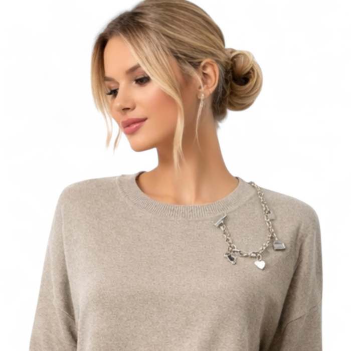 Pulover gros crem cu accesoriu detasabil din metal argintiu la bust [4]