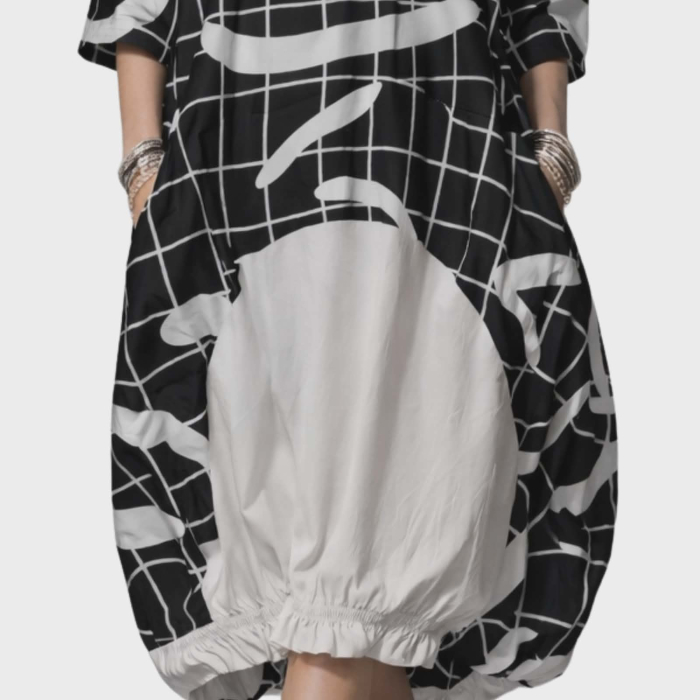 Rochie din bumbac si imprimeu alb si negru cu croi gogosar [5]